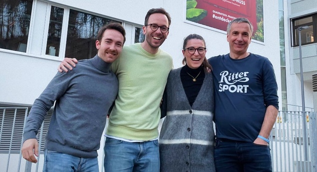 Mathias Tholey (The Nu Company), Philipp Westermeyer (OMR) und Viola Stadler (Project A) haben Ritter-Sport-CEO Andreas Ronken am Firmensitz in Waldenbuch besucht. Foto: OMR