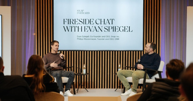 In Berlin sprachen Snap-Gründer Evan Spiegel und OMR-Gründer Philipp Westermeyer auf der Bühne und auch beim gemeinsamen Podcast. Foto: Shai Levy