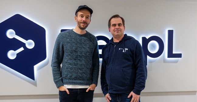 Philipp Westermeyer und Jaroslaw "Jarek" Kutylowski in der Kölner DeepL-Zentrale.