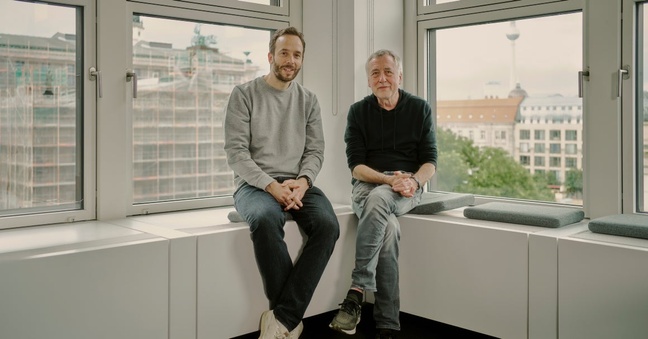 OMR-Gründer Philipp Westermeyer (links) traf den damaligen BMG-CEO Hartwig Masuch in Berlin zum Interview. Foto: OMR