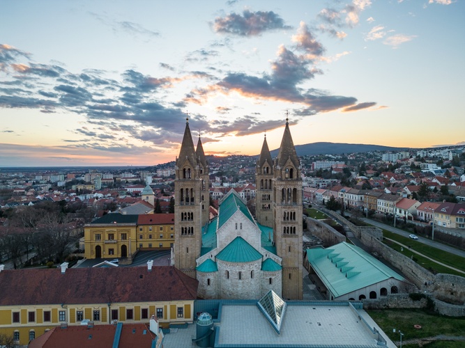 Ilyen a párizsi hangulat a pécsi tetőtérben