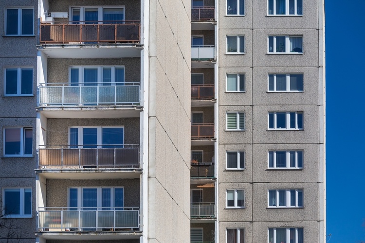 Majkától Azahriahig zengi minden haver, innen indult, mégiscsak szerethető a panel