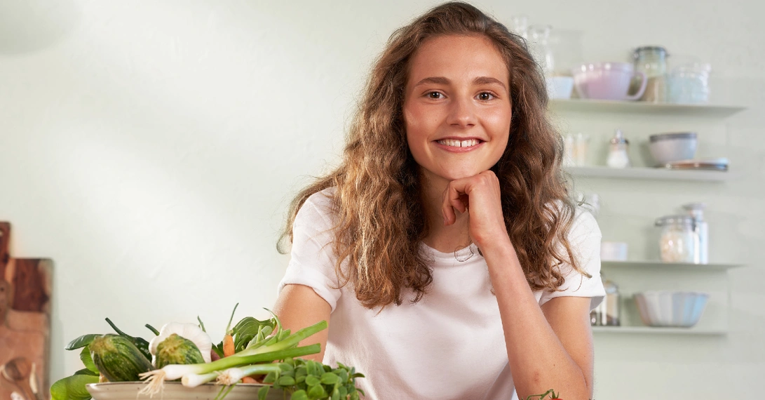 This 17-year-old vegan food blogger added over 1M followers just on Reels