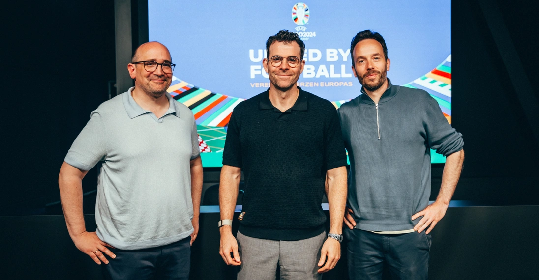 Instagram-CEO Adam Mosseri (m.) traf sich in Frankfurt mit OMR-Chefredakteur Roland Eisenbrand (l.) und Philipp Westermeyer (r.).