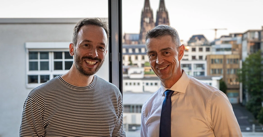 Philipp Westermeyer (links) und Shop-Apotheke-CEO Stefan Feltens beim Treffen in Köln. Foto: OMR