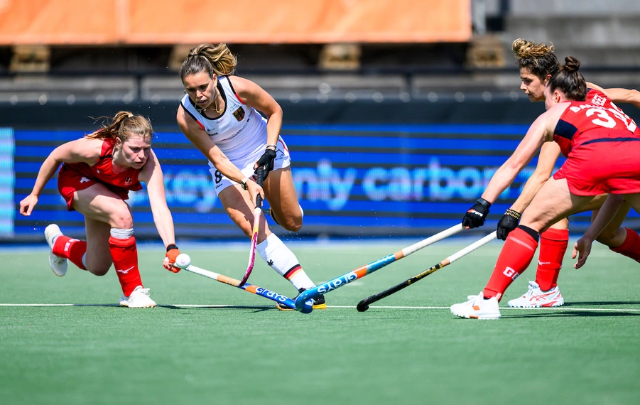 Hockey-Spielerin Anne Schröder bei Olympia in Paris.