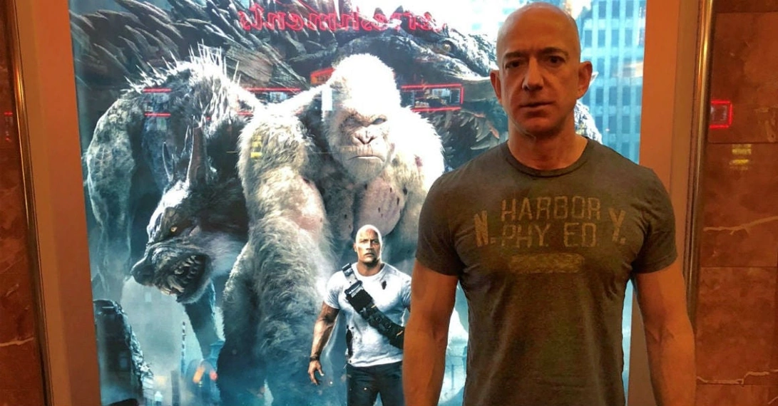 jeff_bezos_at_the_cinema_1160x606