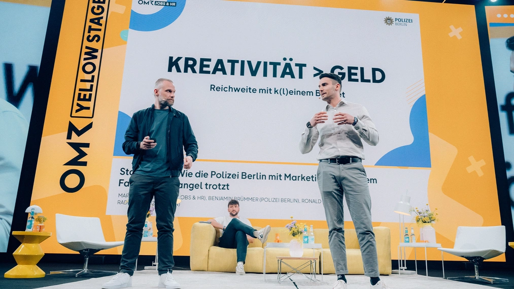 OMR24 Yellow Stage: Keynote von OMR Jobs & HR Redakteur Marvin Behrens und den Polizisten Ronald Radeke und Benjamin Brümmer