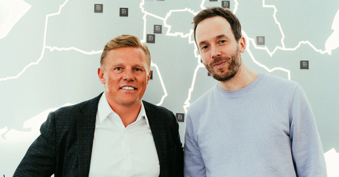 Immobilien-Unternehmer Jakob Mähren und Philipp Westermeyer bei der OMR Podcast-Aufnahme im Berliner Büro der Mähren AG Foto: Rikkert Aussems