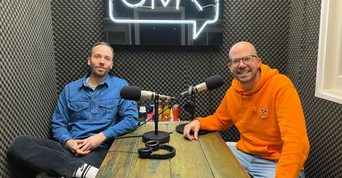 Obi-CEO Sebastian Gundel (rechts) ist zu Gast im Podcast von Philipp Westermeyer. Foto: OMR