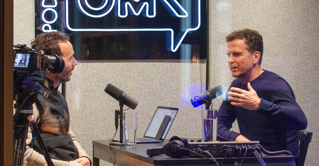 Oliver Bierhoff und Philipp Westermeyer trafen sich im Münchner OMR-Studio zur Aufnahme.