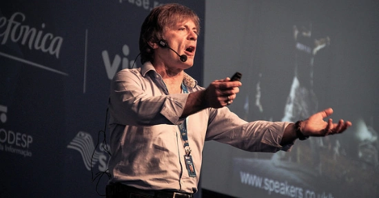 (Bruce Dickinson, Foto: Campus Party Brasil / Flickr / CC BY-NC-ND 2.0)
