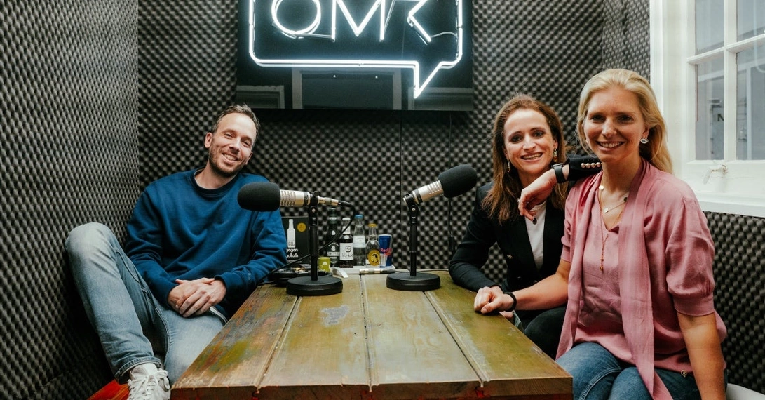 Philipp Westermeyer, Verena Pausder und Lea-Sophie Cramer (v.l.) bei der Aufnahme des OMR Podcasts. Foto: OMR