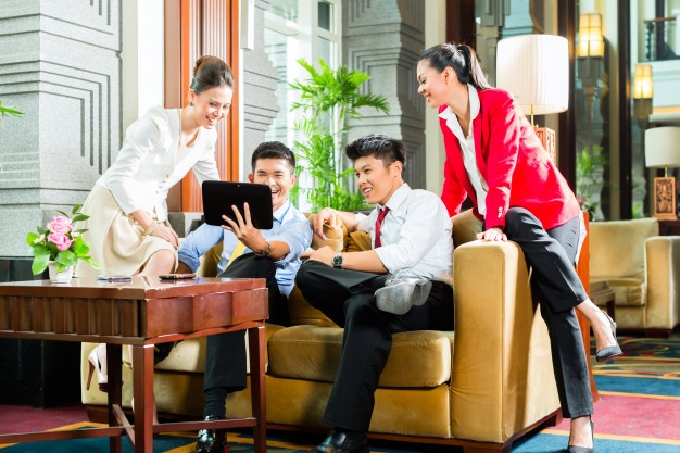 asian-chinese-business-people-meeting-hotel-lobby_79405-3391
