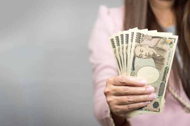 businesswoman-holding-10-000-japanese-yen-money-hand_45264-4