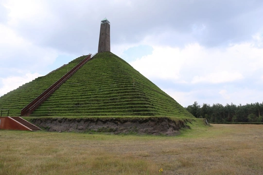 Losloopgebied: Austerlitz 2, de Pyramide van Austerlitz