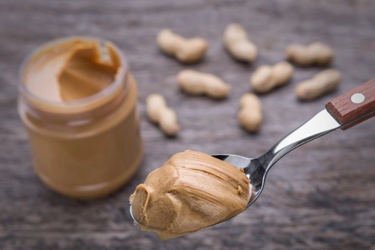 Giving peanut butter to dogs - Check the ingredients carefully