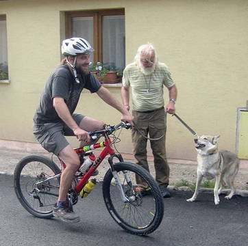 Psí nectnosti – „Lov“ cyklistů