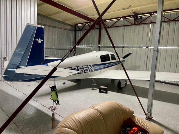 Mooney M20J Airplane Hangar