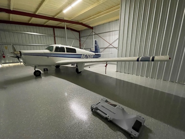 Mooney M20J Airplane Hangar