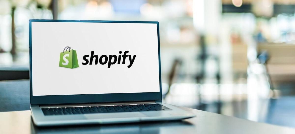 Shopify auf Laptopscreen