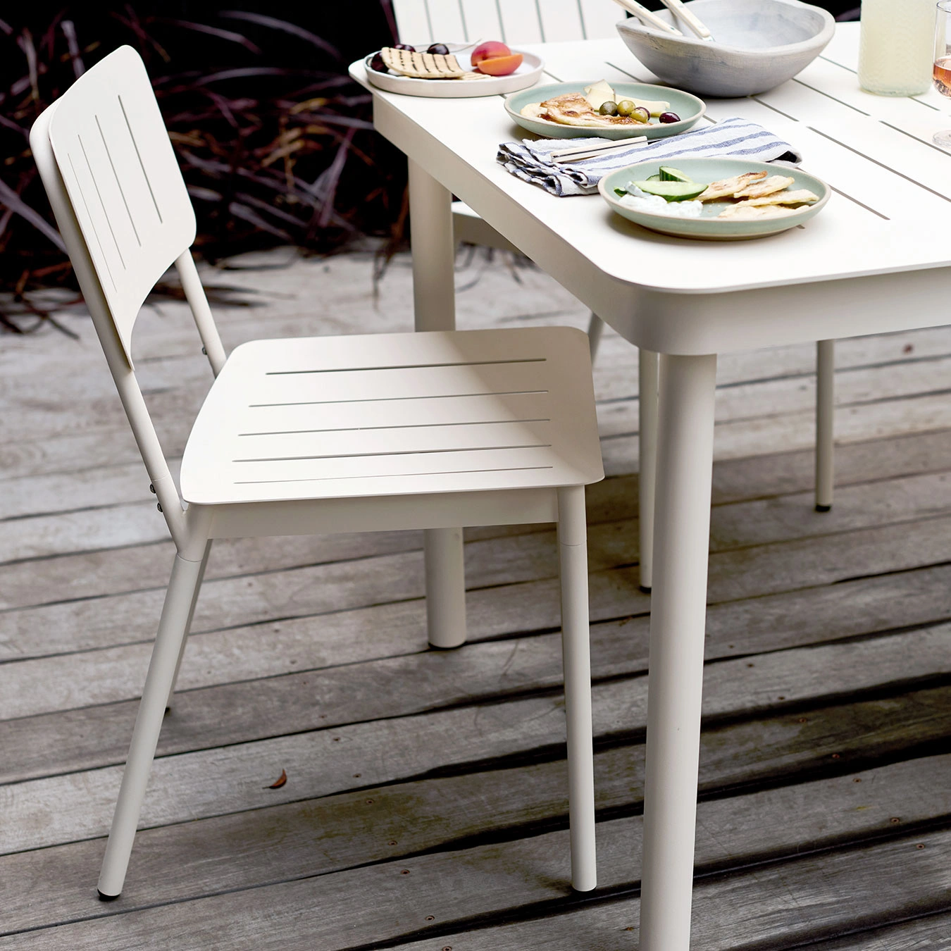 Relay Outdoor Dining Table & 4 Chairs Set