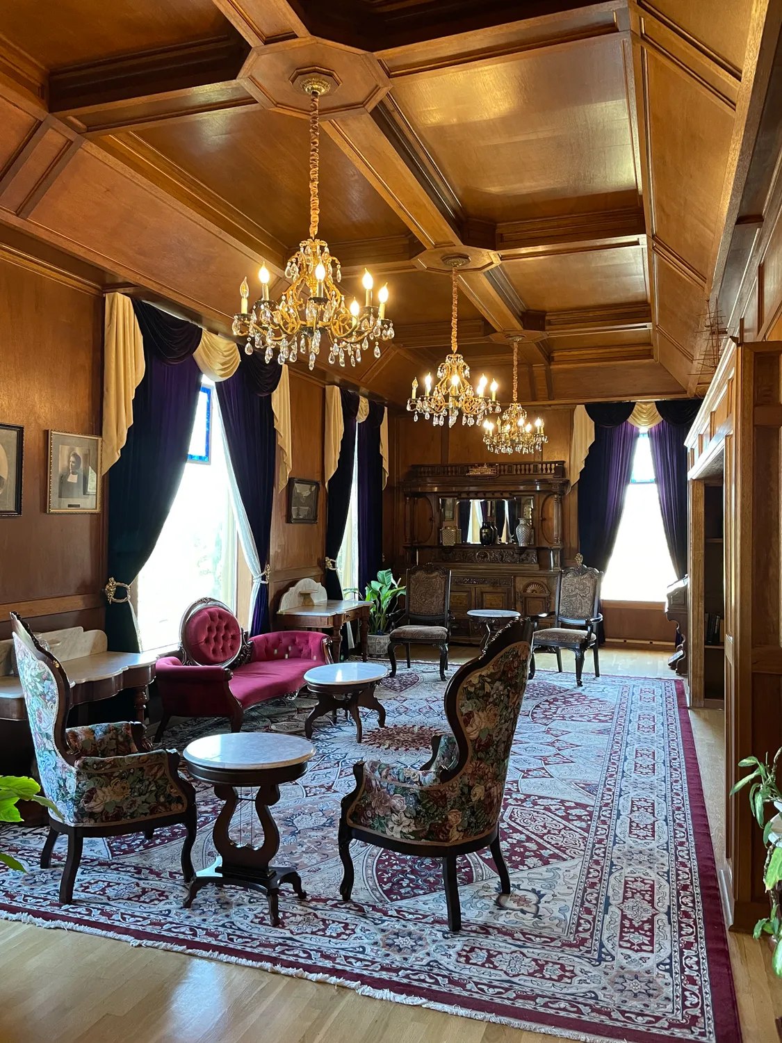 Sitting room in the Castle lobby