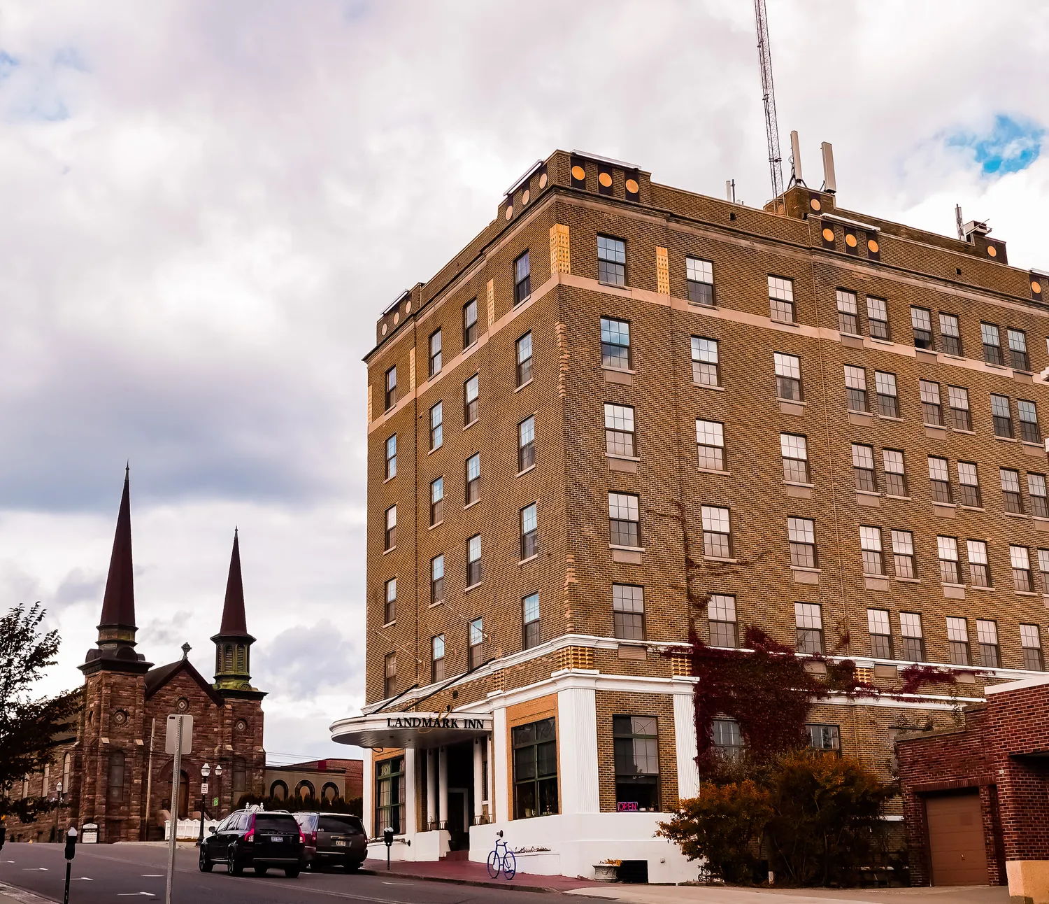 Landmark Inn exterior