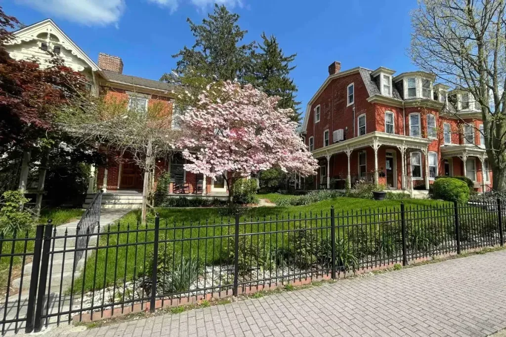 Brickhouse Inn Bed and Breakfast - the Welty House and the Victorian House