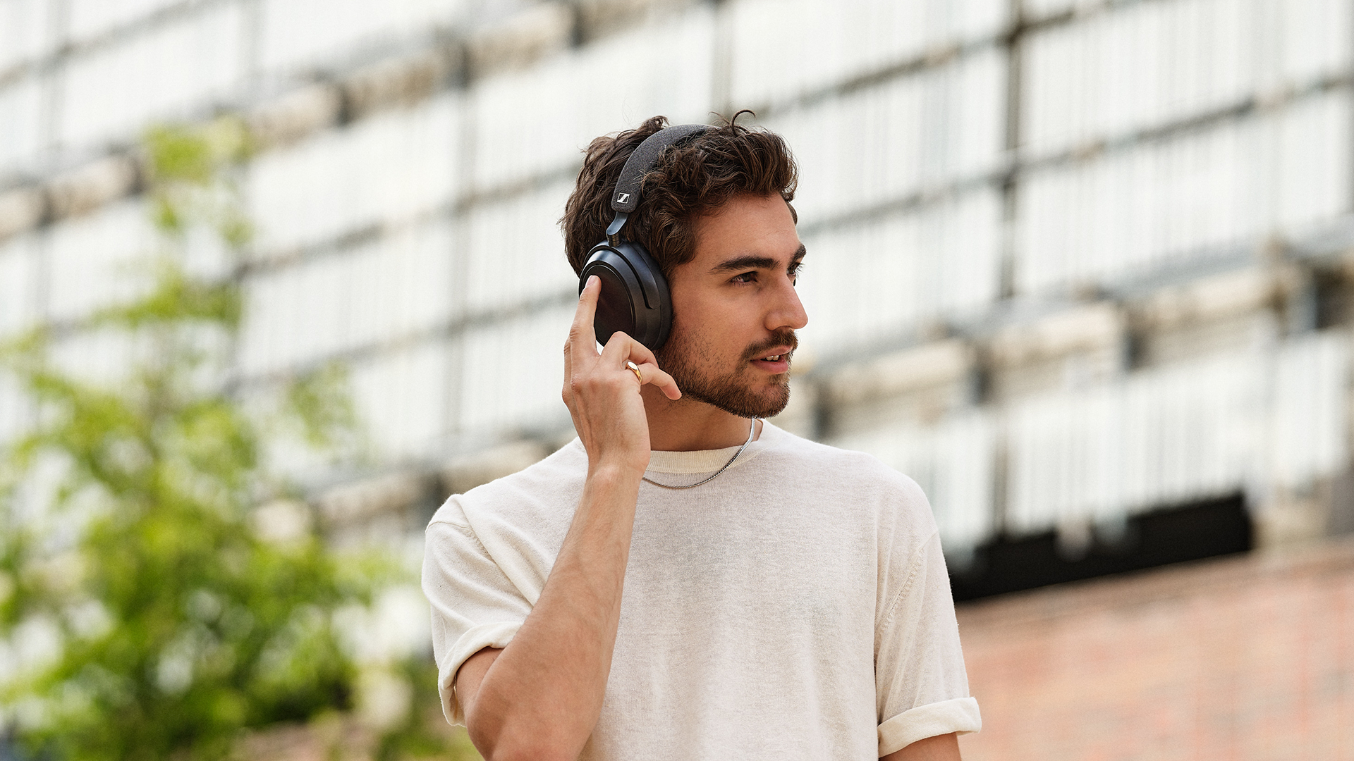 Estos auriculares inalámbricos Sennheiser están a mitad de precio en   y tienen cancelación de ruido