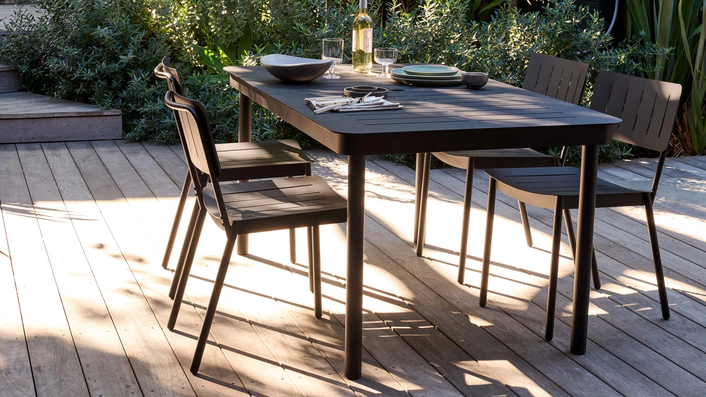 Relay Outdoor Dining Table & 4 Chairs Set