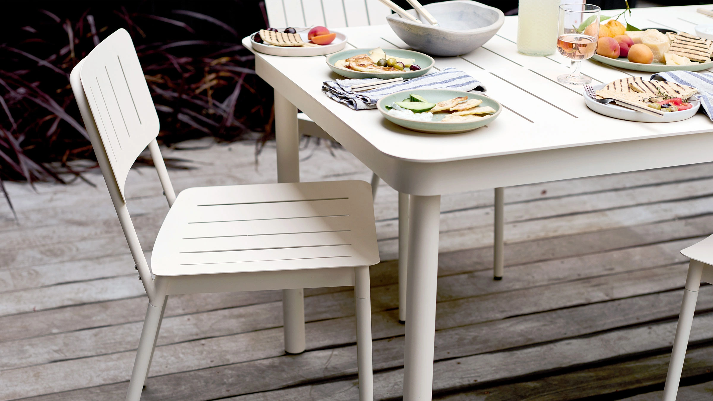 Outdoor dining table discount and 6 chairs