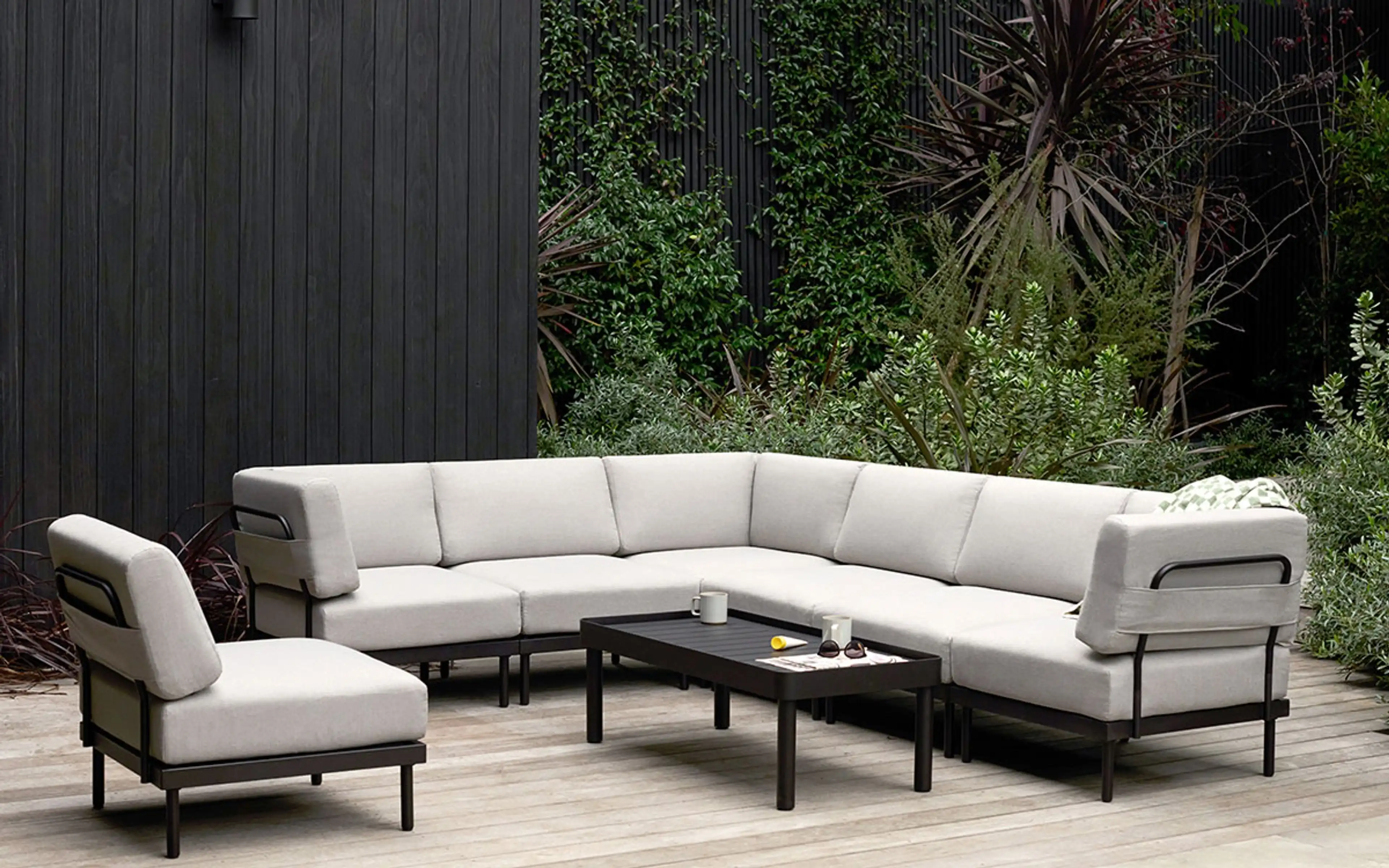 Relay Outdoor 6-Piece Armless Sectional