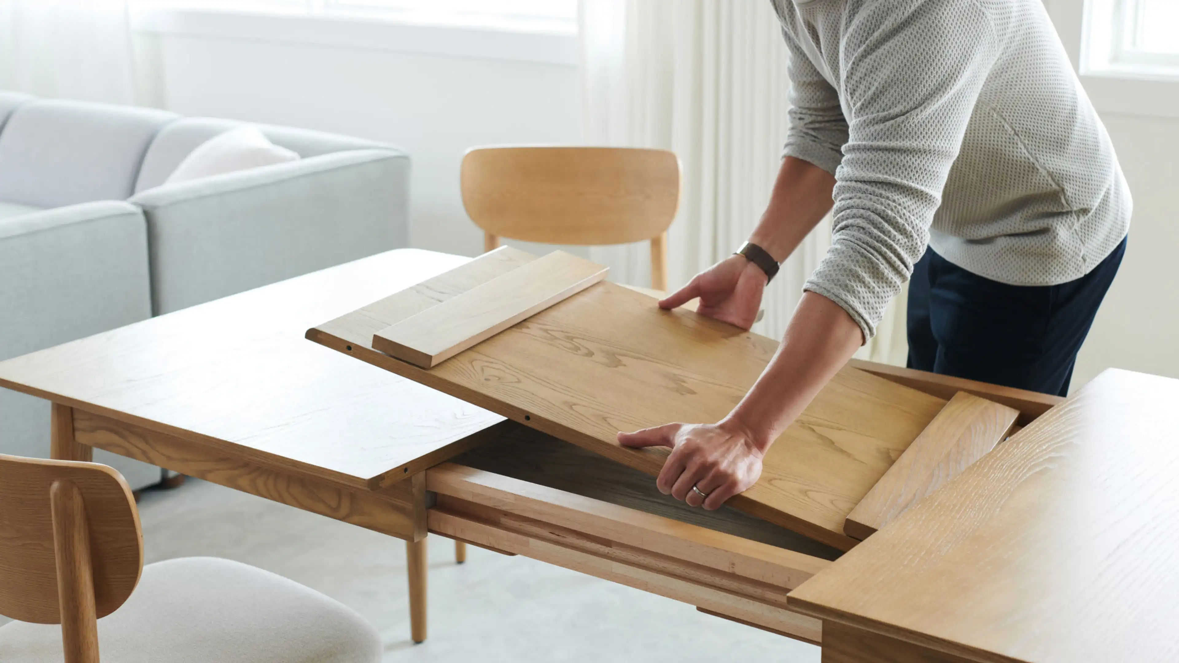 Serif Extendable Dining Table (59" to 79")