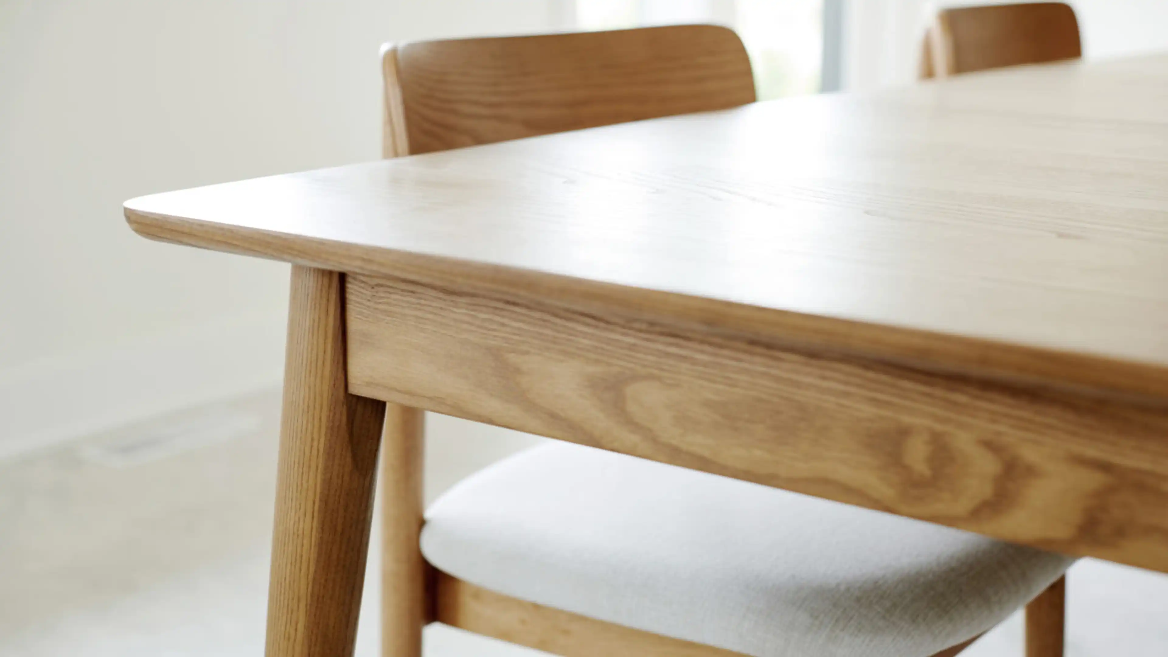 Serif Extendable Dining Table (59" to 79")