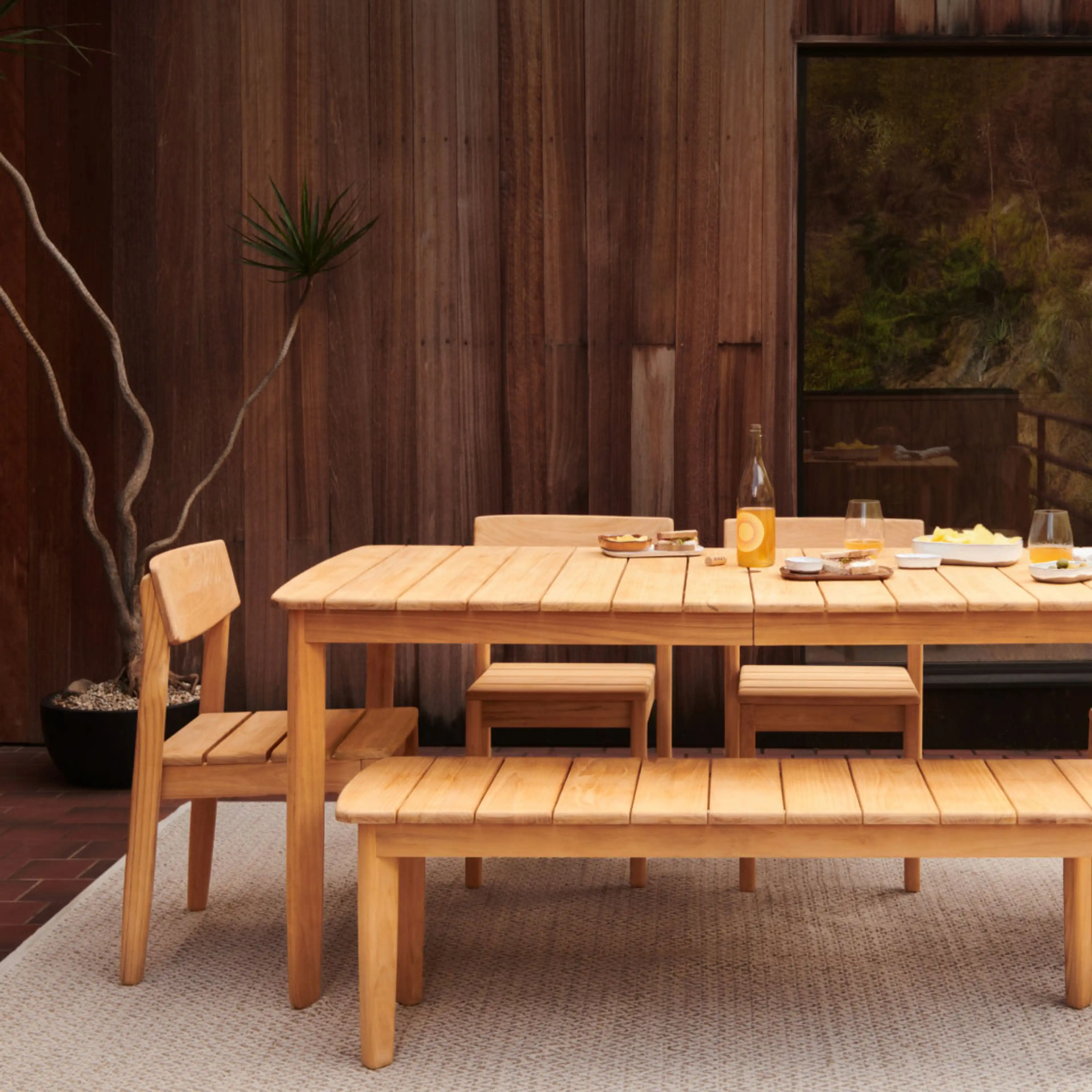 outdoor dining furniture