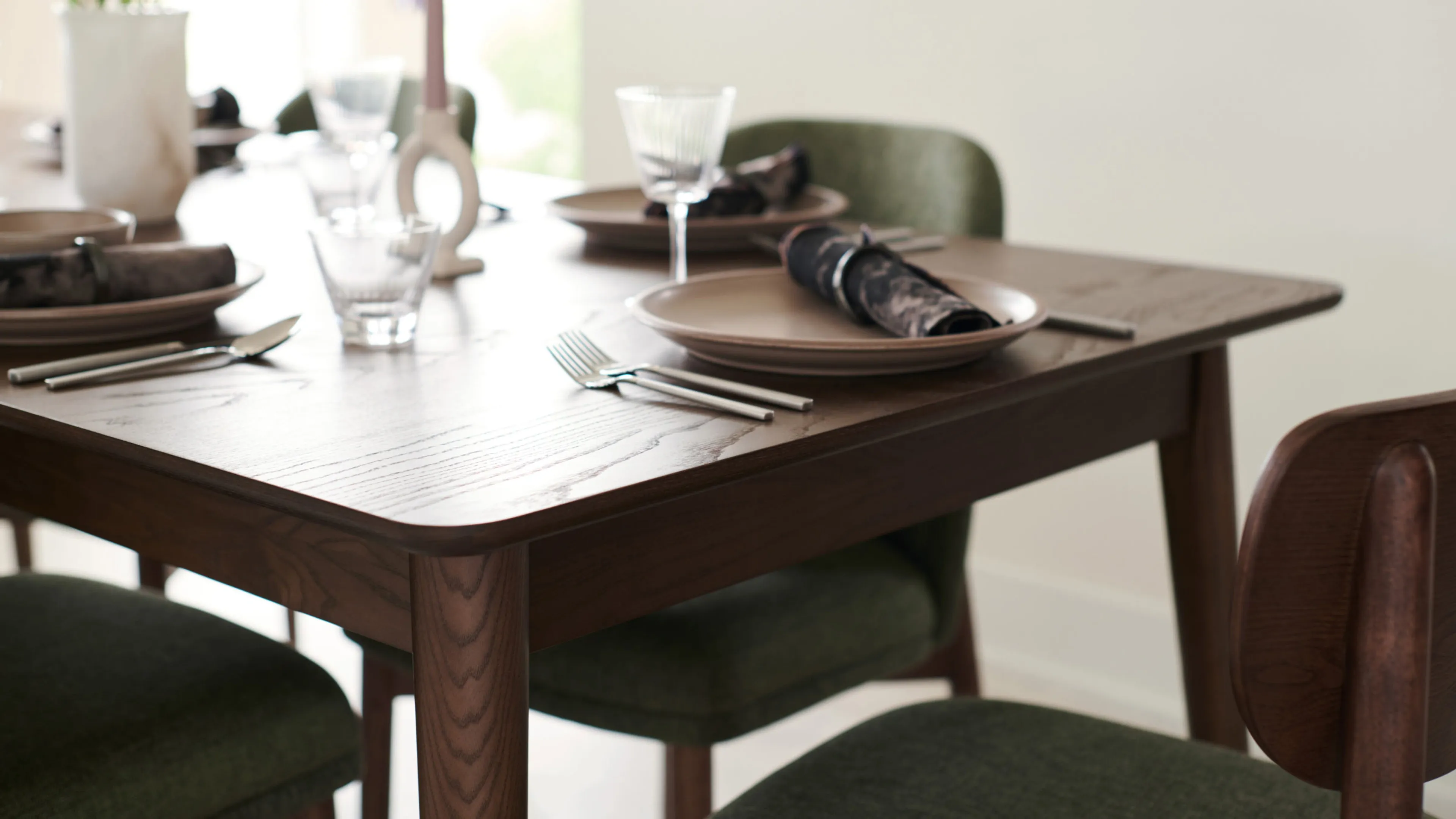 Serif Extendable Dining Table (59" to 79")