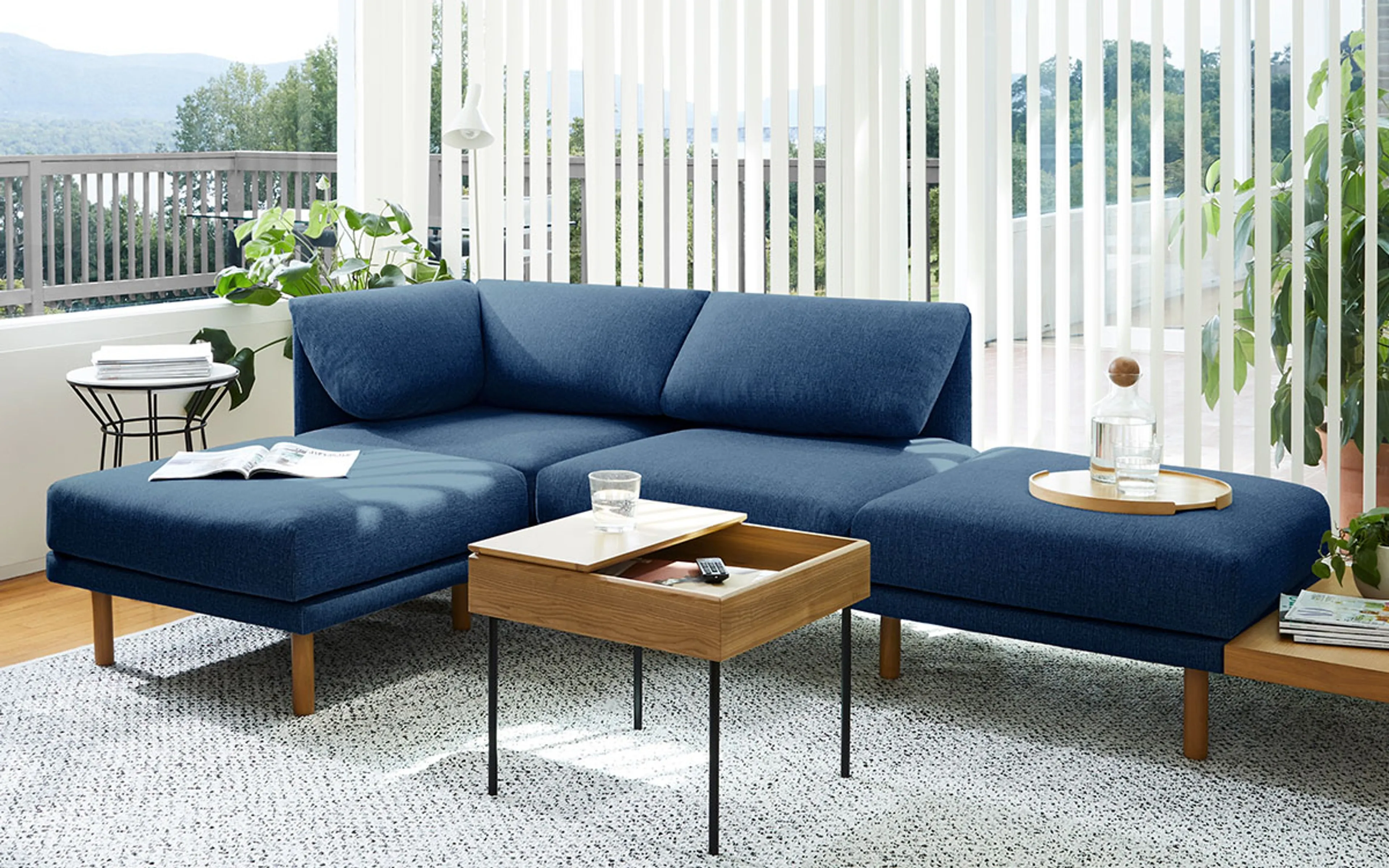 Range 4-Piece Open Sectional Double Lounger with Table