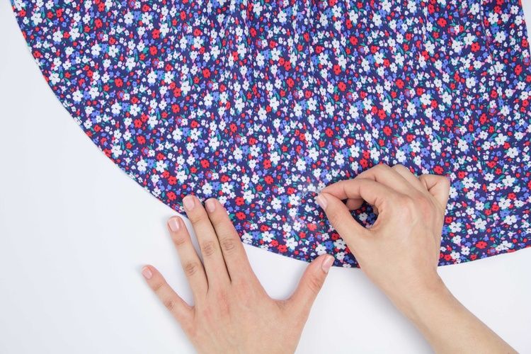 5 Reparieren-ohne-Naehen_Flickpulver_Blumenkleid-4.jpg