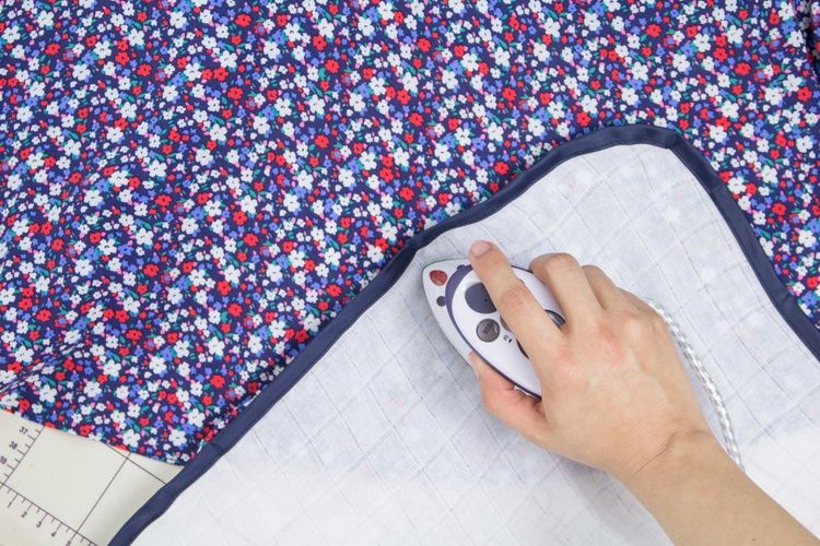 6 Reparieren-ohne-Naehen_Flickpulver_Blumenkleid-5.jpg