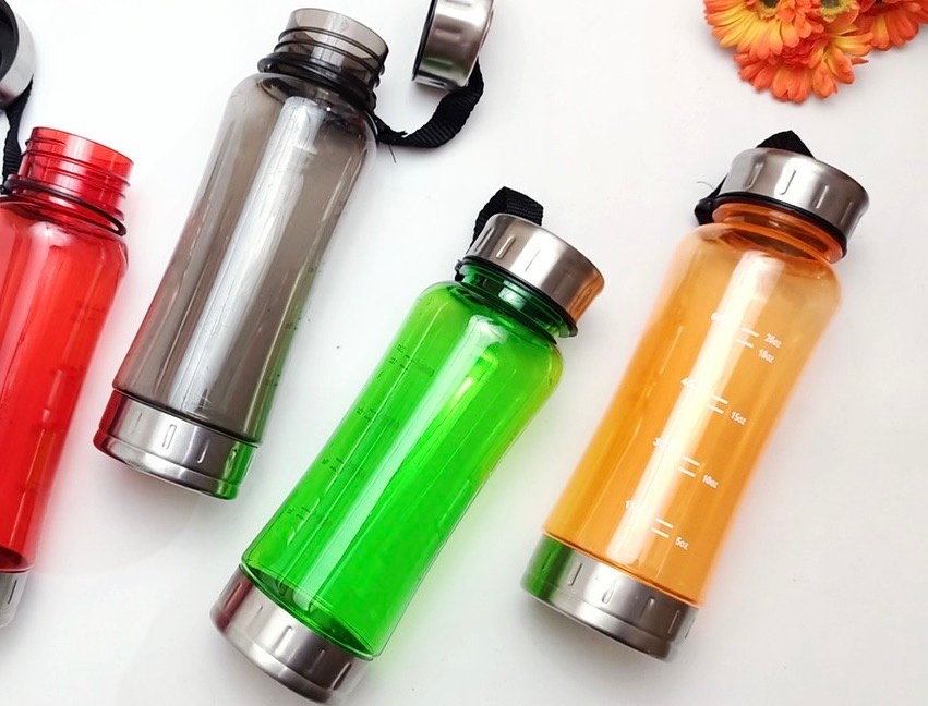 reusable water bottles in different colors as one of the sustainable resolutions in 2024 for the vertical farming blog