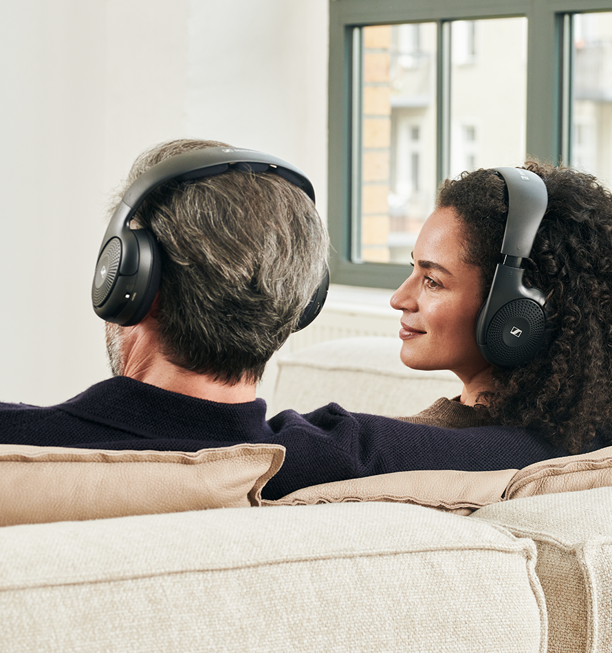 couple with rs 120 wireless headphones