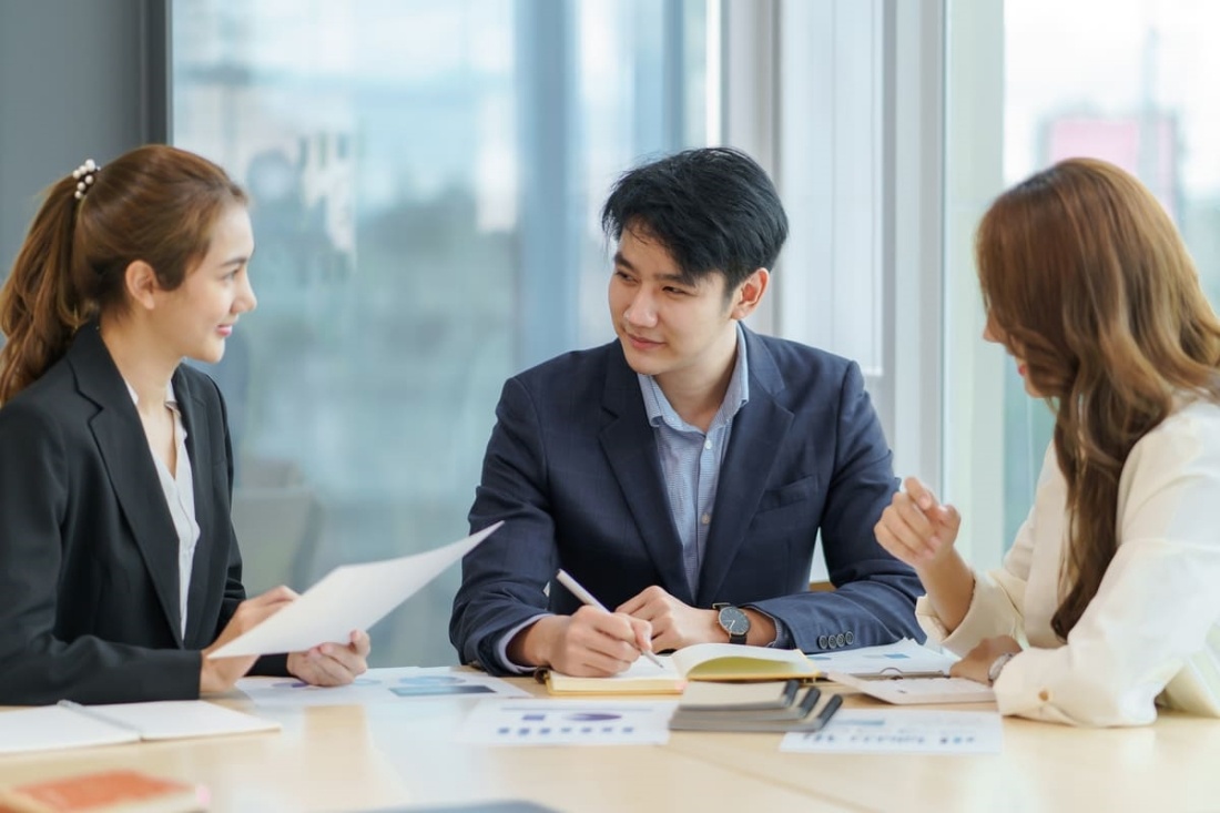 Suasana kerja divisi marketing perusahaan swasta. (Sumber: Envato)