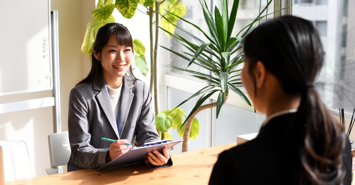 headhunter interviewing a candidate