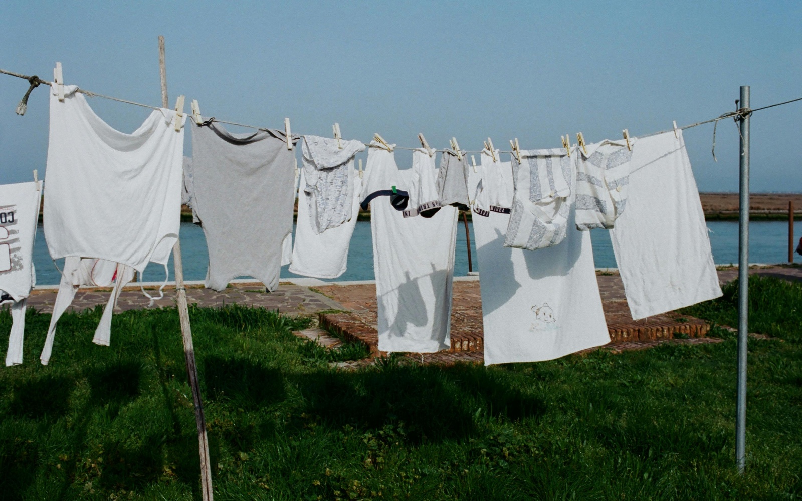 Roztwór z kwaskiem cytrynowym wybiela tkaniny podczas prania