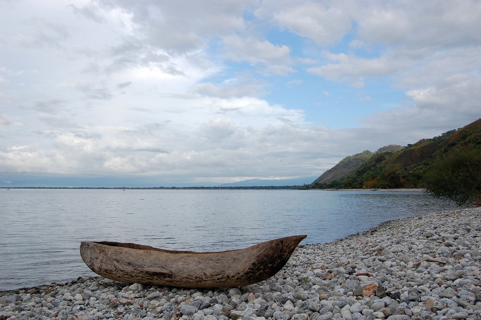 Lake Malawi, occupying one-fifth of the territory of Malawi, is an ideal destination for all: laid-back places and local fishing villages, as well as resorts and water activities..