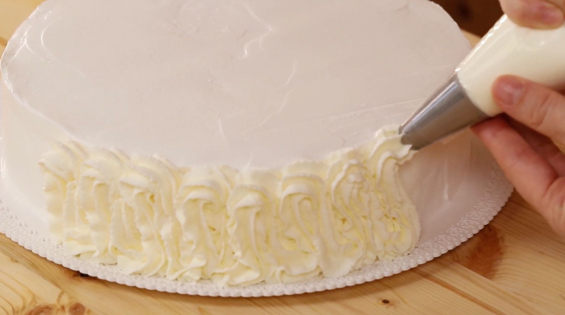 Come decorare una torta con la panna 