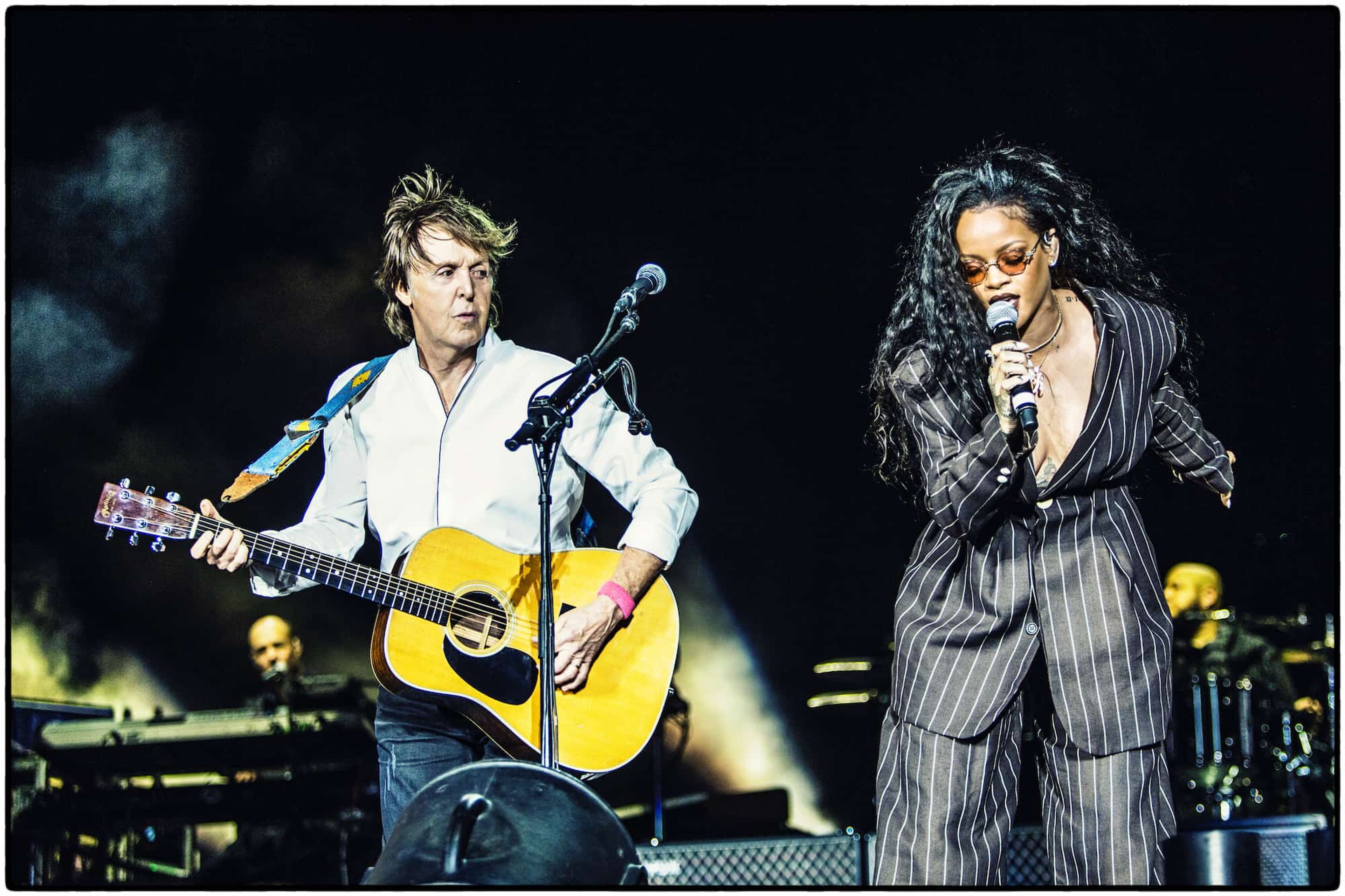 Photo of Paul McCartney and Rihanna performing 'FourFiveSeconds' at Desert Trip Festival 