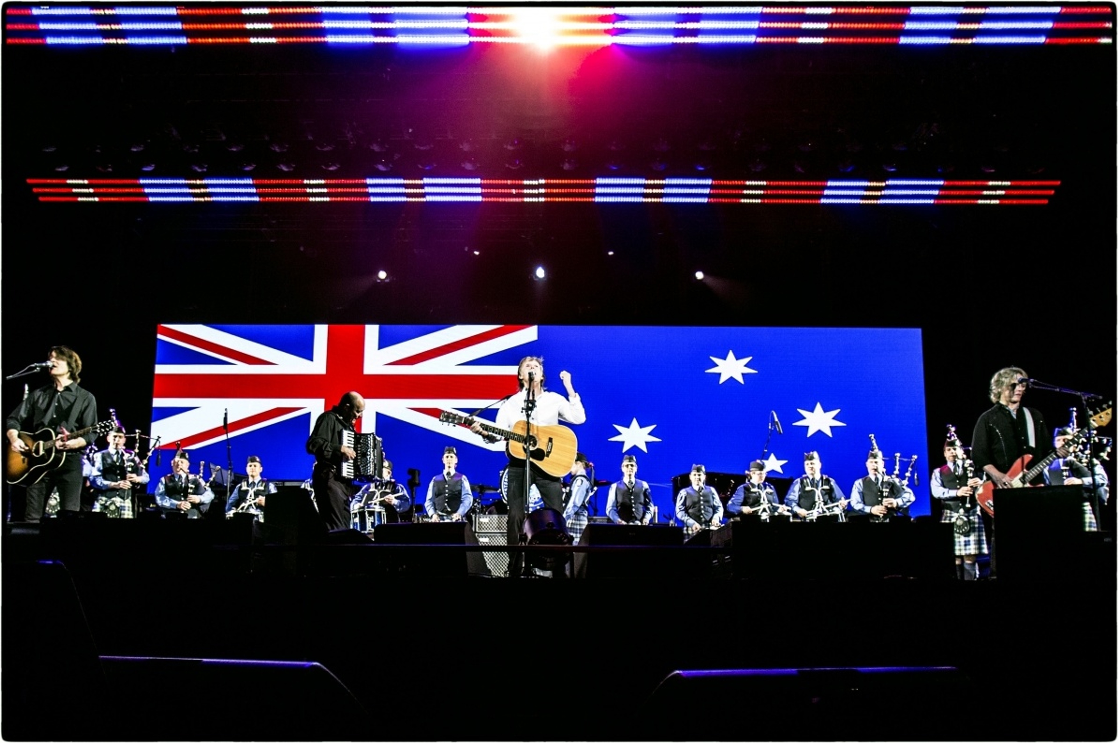 On the 2nd December Paul was accompanied on stage by the Western Australia Police Pipe Band
