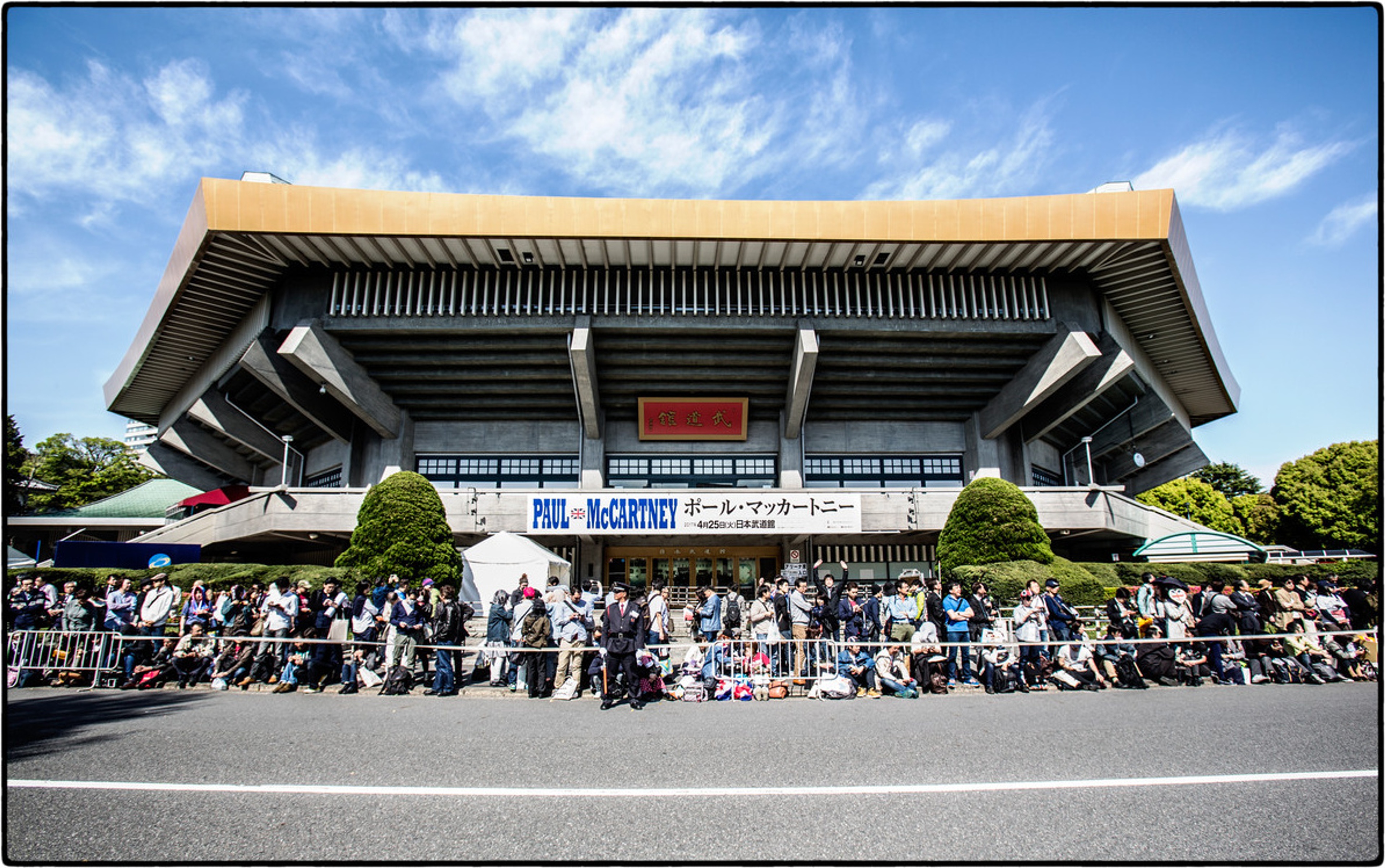 Fans queue outside The Budokan ahead of Paul’s sold out show, 25th April 2017